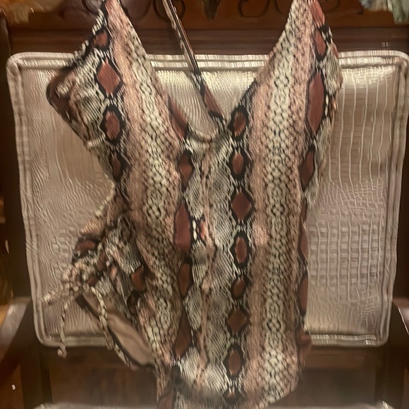 Beautiful snake print bathing suit - Picture 1 of 8
